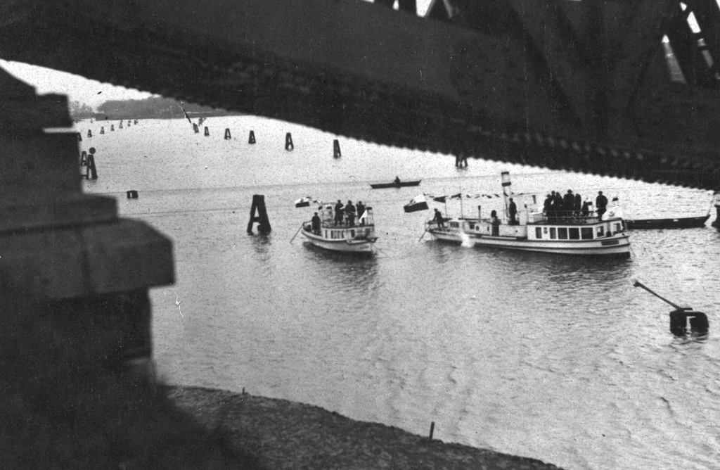 Ships passing under the mainline railway bridge